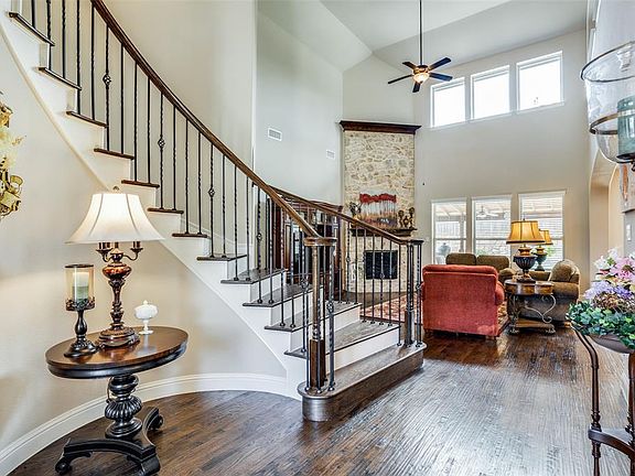 4th image of 9833 Broiles Ln