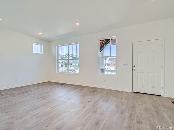 5th image of 560 Cottonwood Avenue