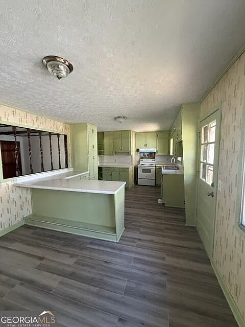 3 bed, 2.0 bath, 1558 sqft, $2,000 — Photo 3