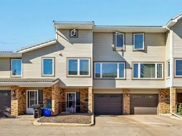 109 S Coachway Ln SW, Calgary, AB T3H 2V9