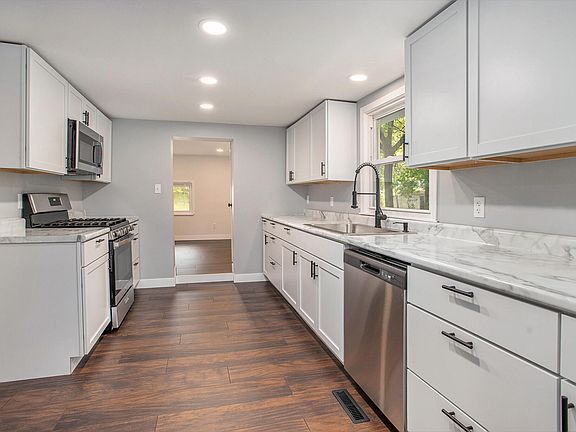 5th image of 3112 Courtlandt Ave