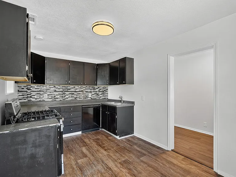 815 Wilson Dr — Photo 11