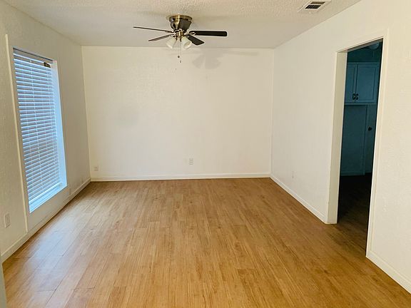 3rd image of 118 Leslie Ln