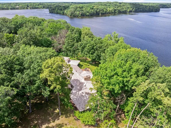 22 Evergreen Rd, North Oaks, MN 55127