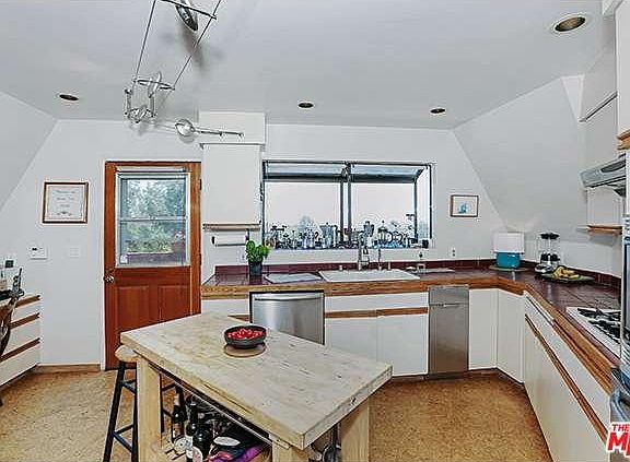 5th image of 4020 Paige St