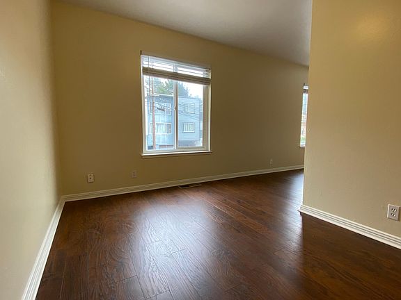 4th image of 80 Lausanne Ave #1