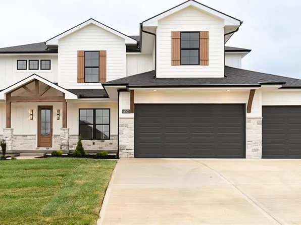 18505 Mohawk Ln, Overland Park, KS 66085