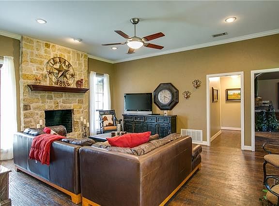 4th image of 260 Dickinson Dr