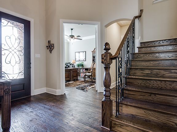 4th image of 616 Heritage Ln