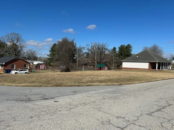 1532 Lee St, Christiansburg, VA 24073