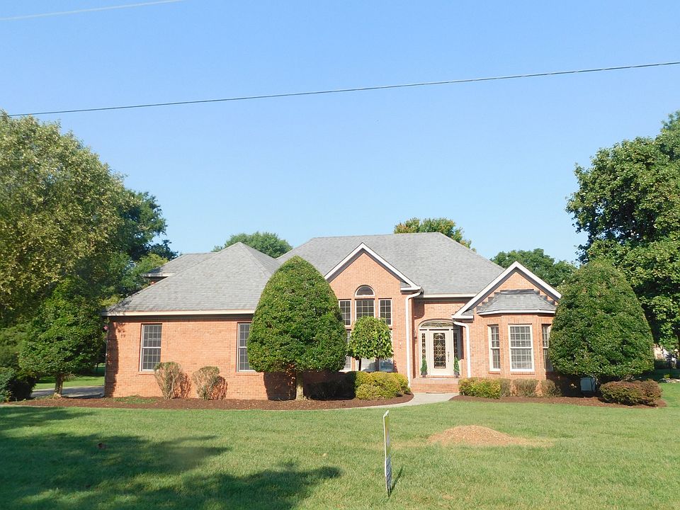 1st image of 112 Meadowlake Dr