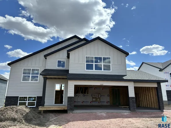 2209 E Alexa St, Sioux Falls, SD 57110