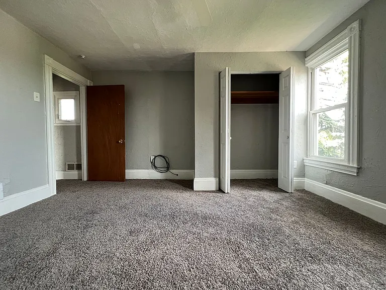 218 Mary St — Photo 3