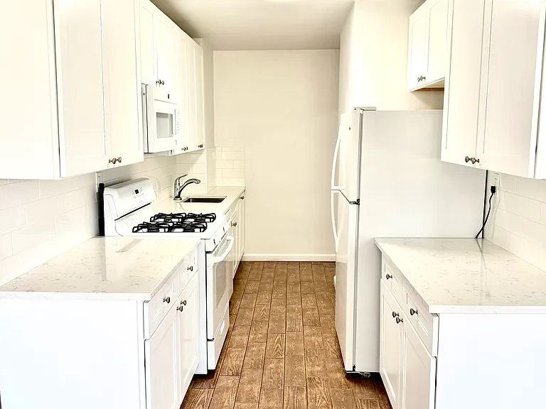 46 Davis Ave #2G — Photo 4
