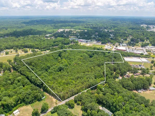 14 Sloan Lake Rd, Woodruff, SC 29388