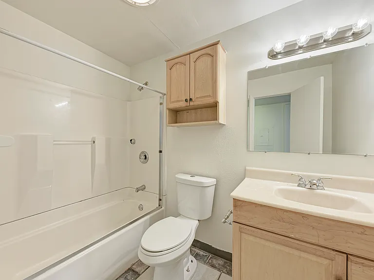 2404 Longview St #101 — Photo 13