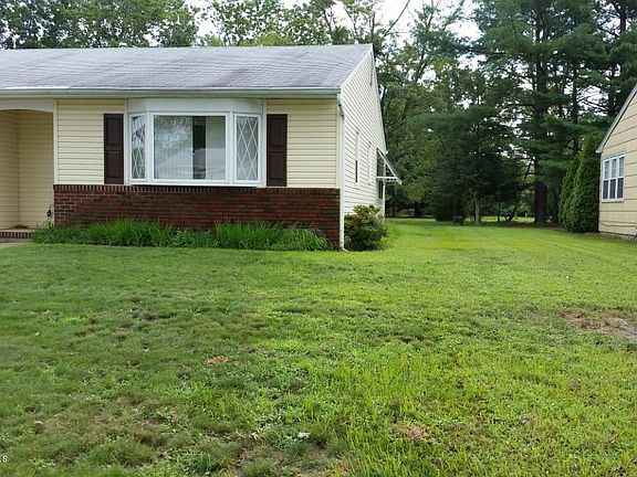 3rd image of 79 Brakenbury Dr