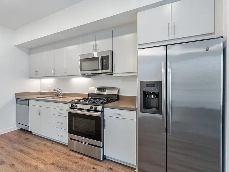 Metro Gateway Apartment Homes — Photo 19