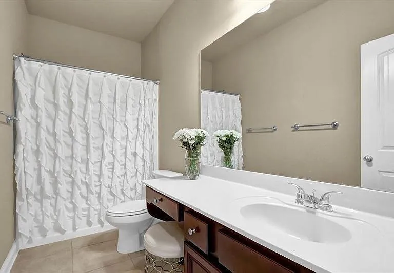 4960 Wilshire Xing — Photo 20