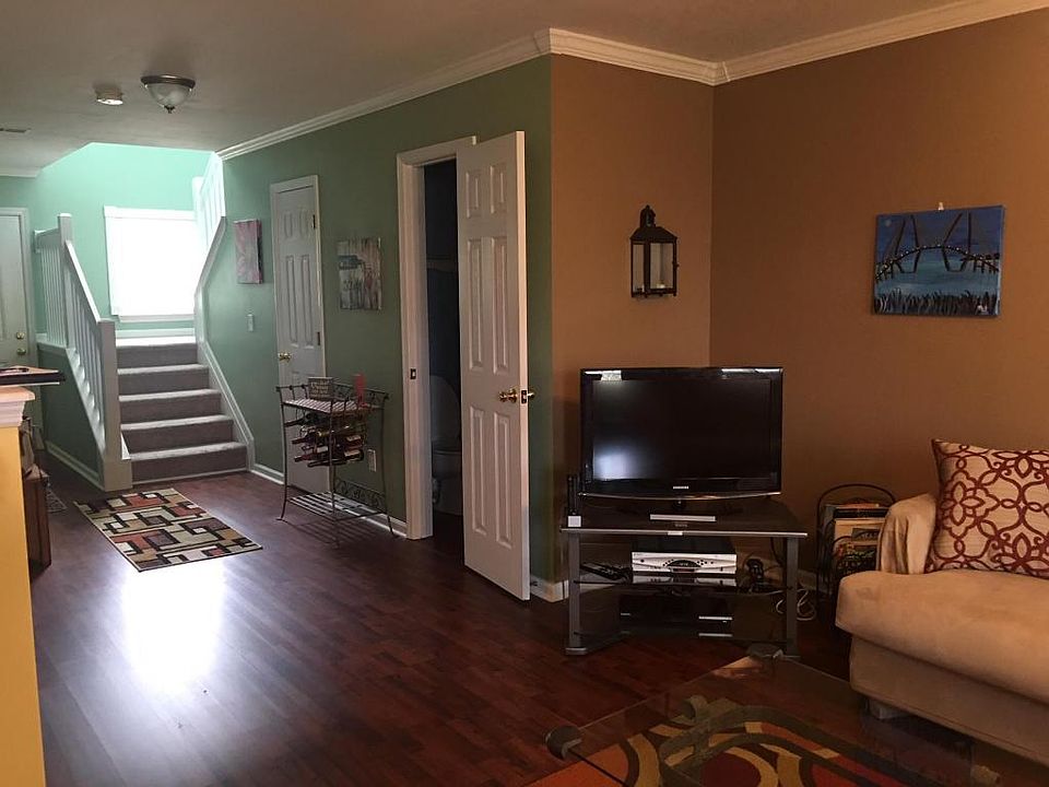 2nd image of 104 Buckthorn Cir