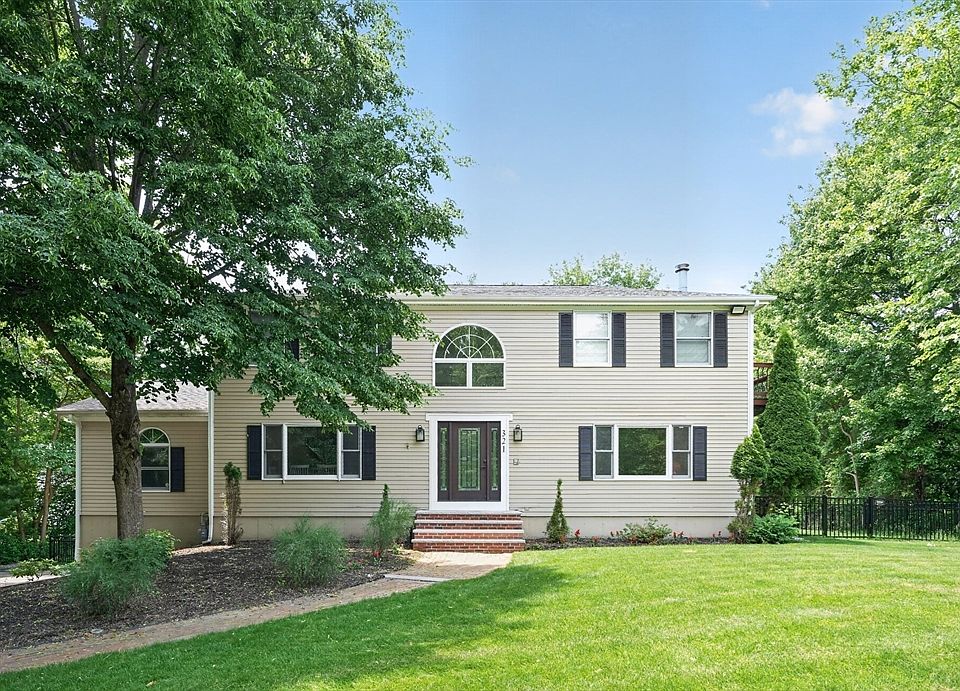 1st image of 321 Birchbark Dr