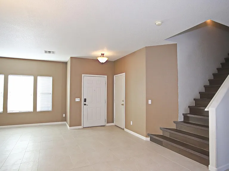 8833 S 13th Pl — Photo 7