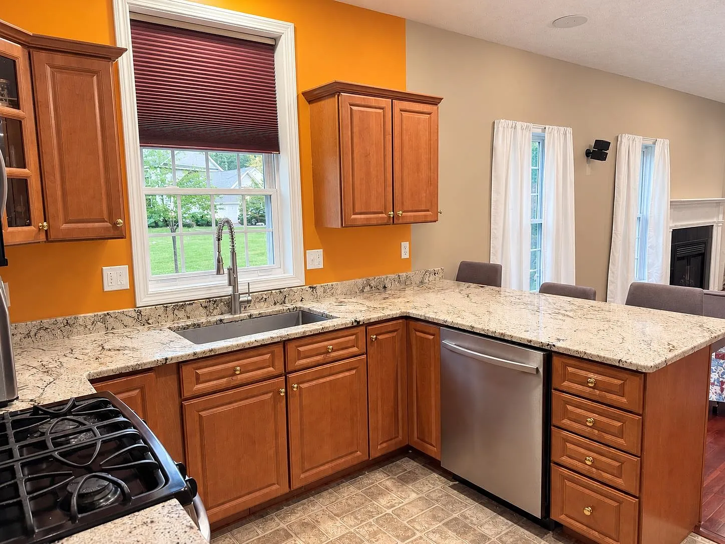 4 bed, 2.5 bath, 3082 sqft, $4,950 — Photo 4