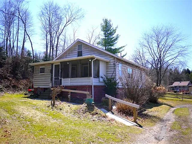 231 Marshall Rd photo 1