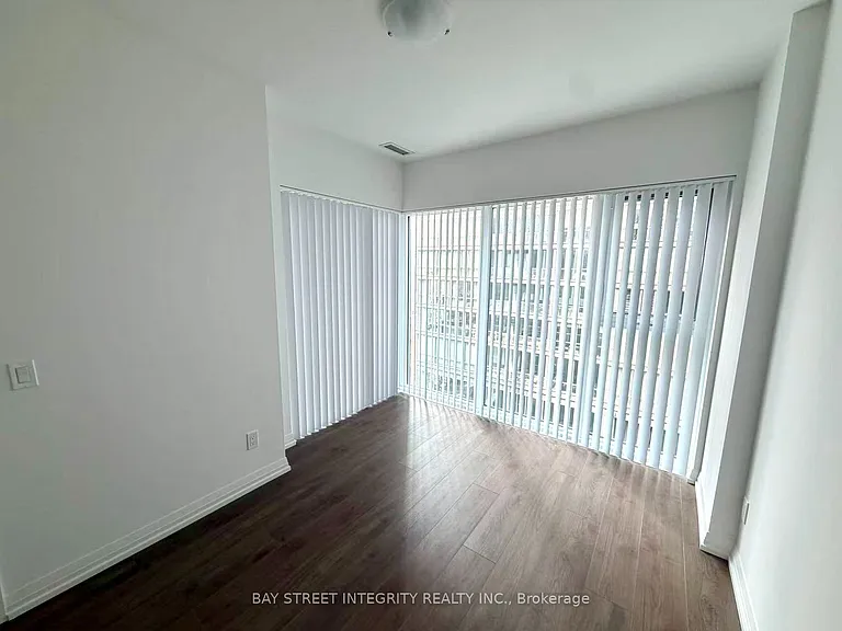 400 King St W #922 — Photo 7