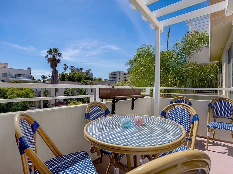 1430 S Beverly Glen Blvd #303 — Photo 18