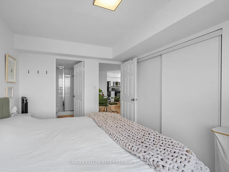 1369 Bloor St W #905 — Photo 22