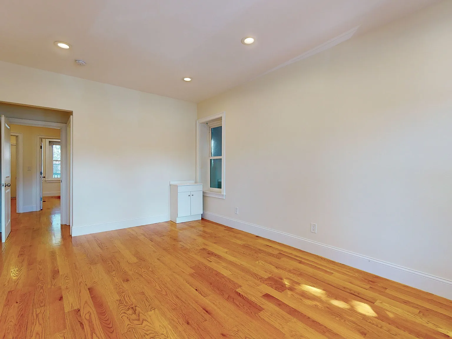 5 bed, 1980 sqft, $5,500 — Photo 4
