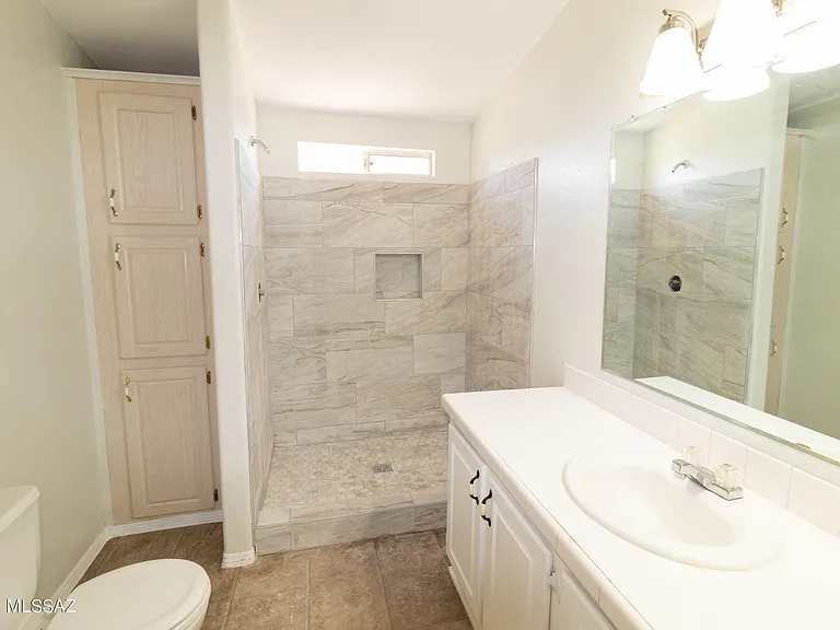 1040 W Barbara Pl — Photo 7