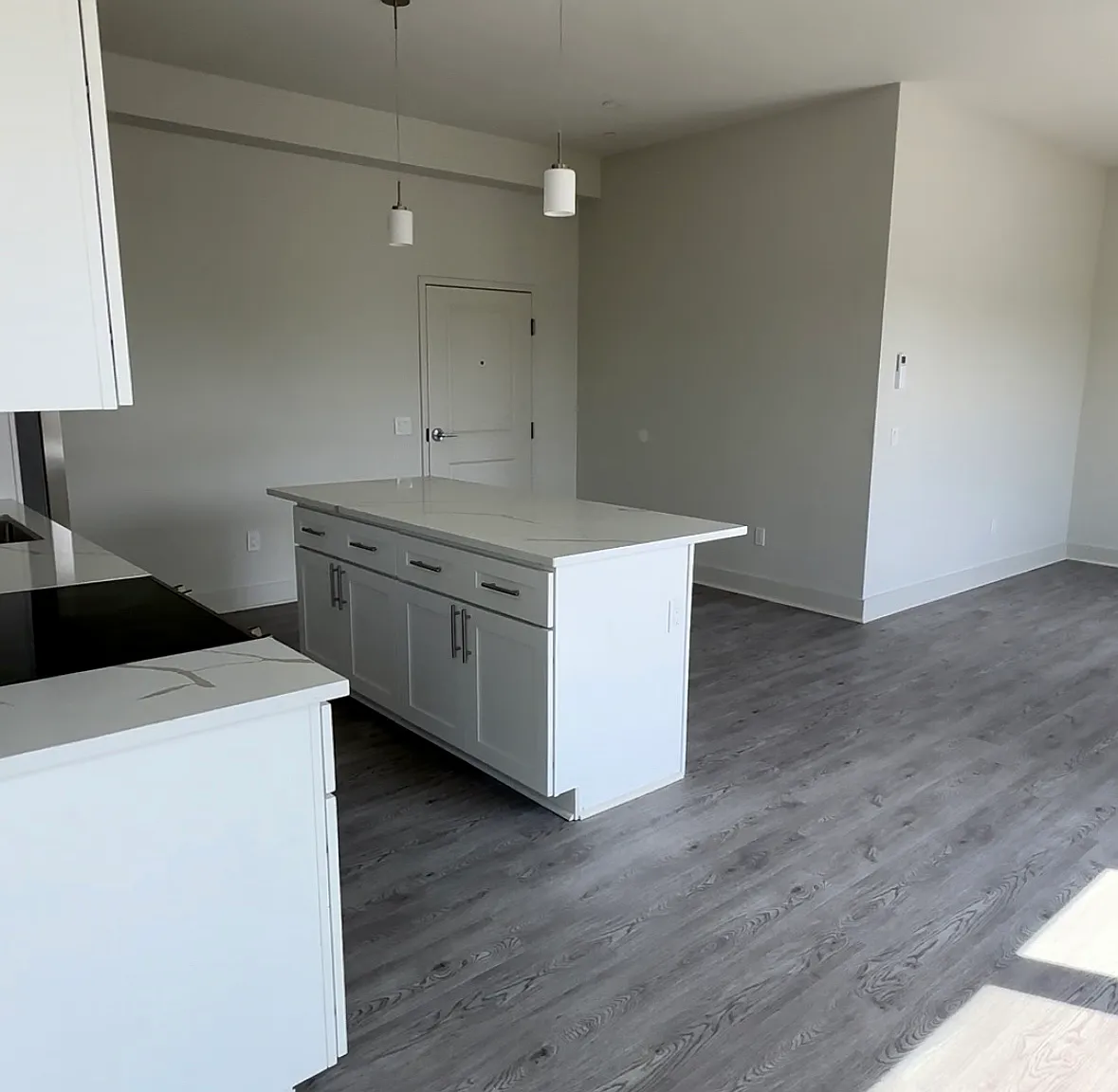 1 bed, 761 sqft, $2,100 — Photo 2