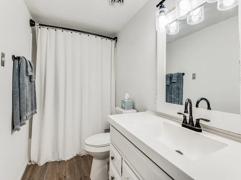 504 Kiowa Dr E — Photo 11