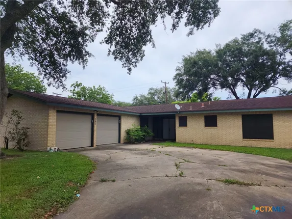 542 Willowick Dr, Port Lavaca, TX 77979