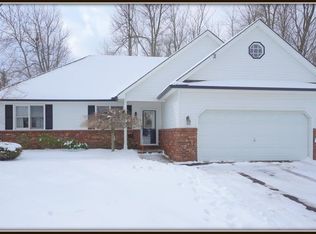 42 Deer Ridge Ct, Getzville, NY 14068