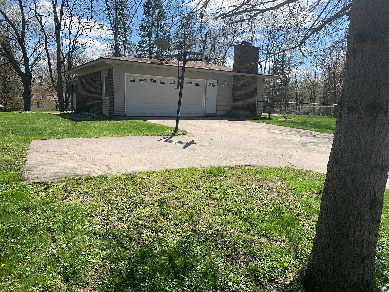 4 bed, 1.5 bath, 1991 sqft, $2,500 — Photo 3
