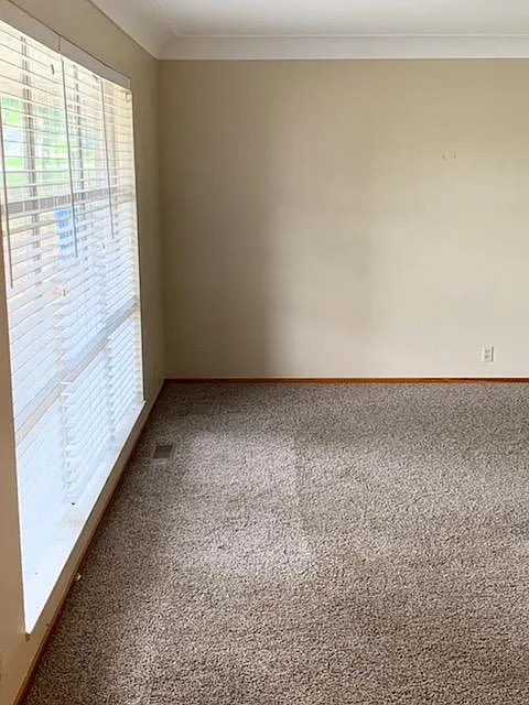 212 Beverly Ln photo 1