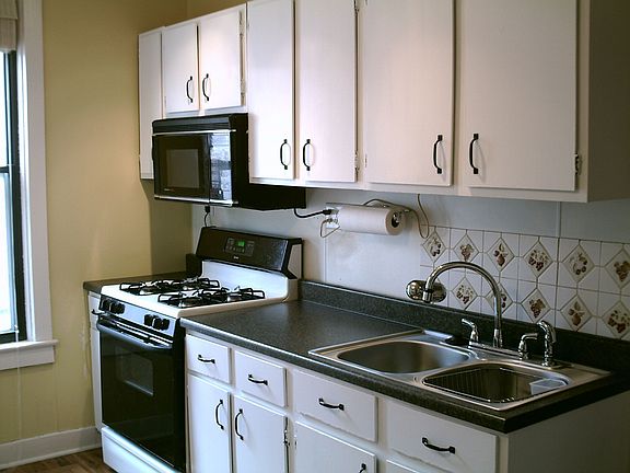 2nd image of 429 Banfil St
