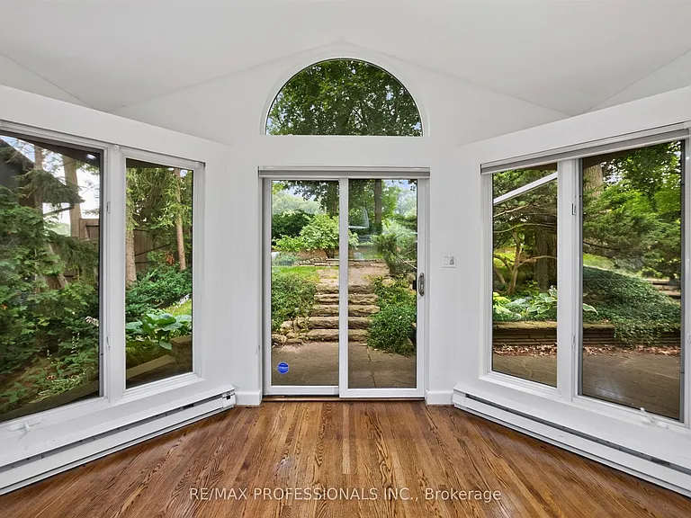 32 Edenbrook Hl — Photo 17
