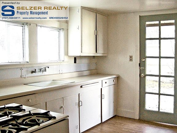 2nd image of 107-109 S Pine St #109-1/2