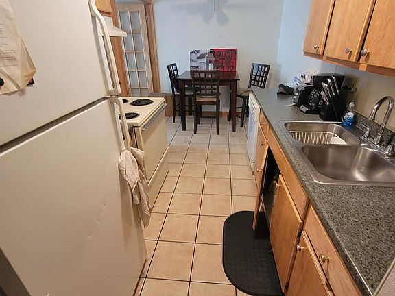 3rd image of 708 5th St SE #1