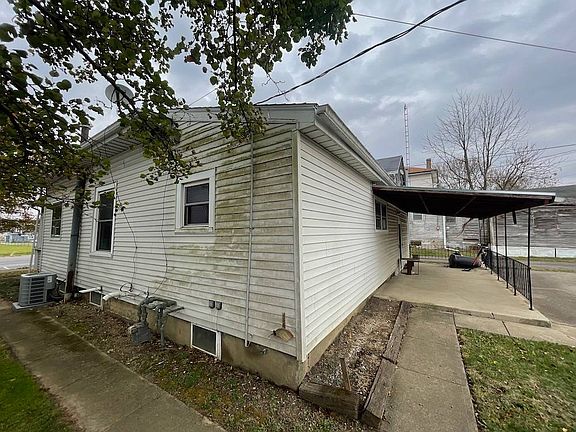 4th image of 521 Harding Way E