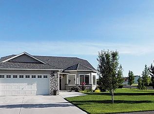 1 Blue Star Ct, Pasco, WA 99301