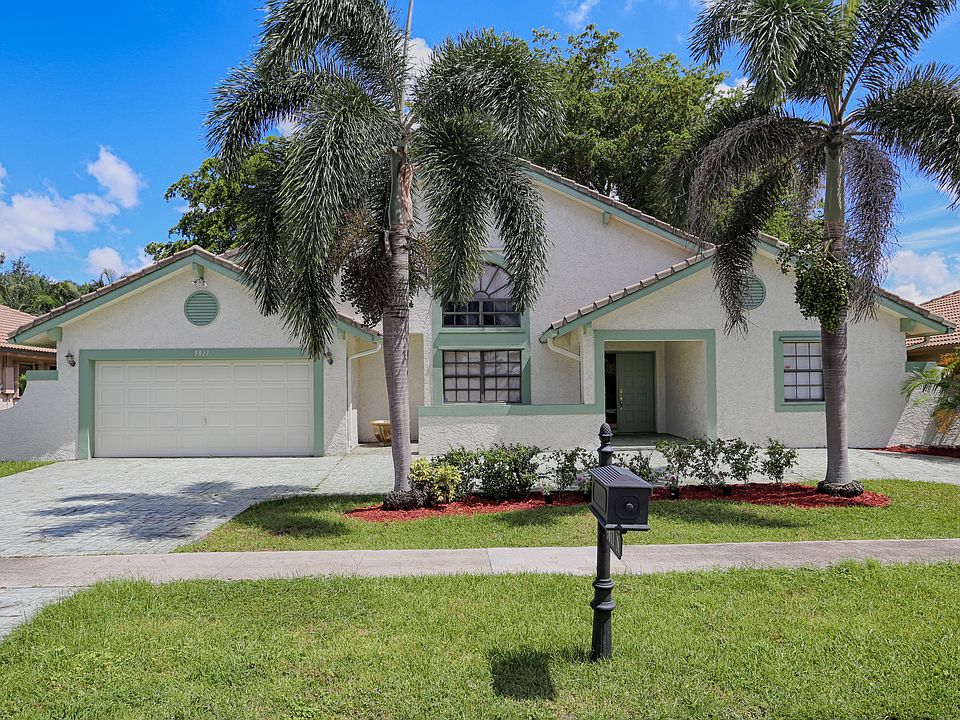 1st image of 9811 N Oak Knoll Cir