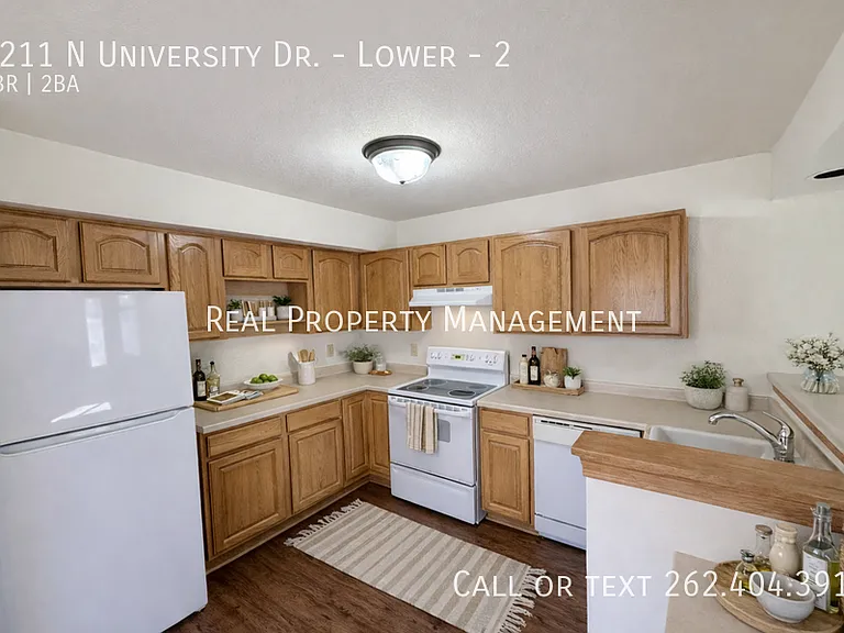 2211 University Dr #2 — Photo 3