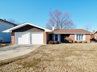 1070 Mayfield Ln, Hoffman Estates, IL 60169
