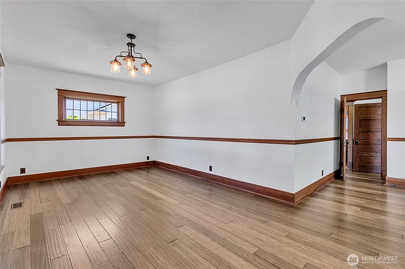 3rd image of 401 Varner Avenue SE
