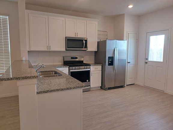 4th image of 219 Bismuth Dr